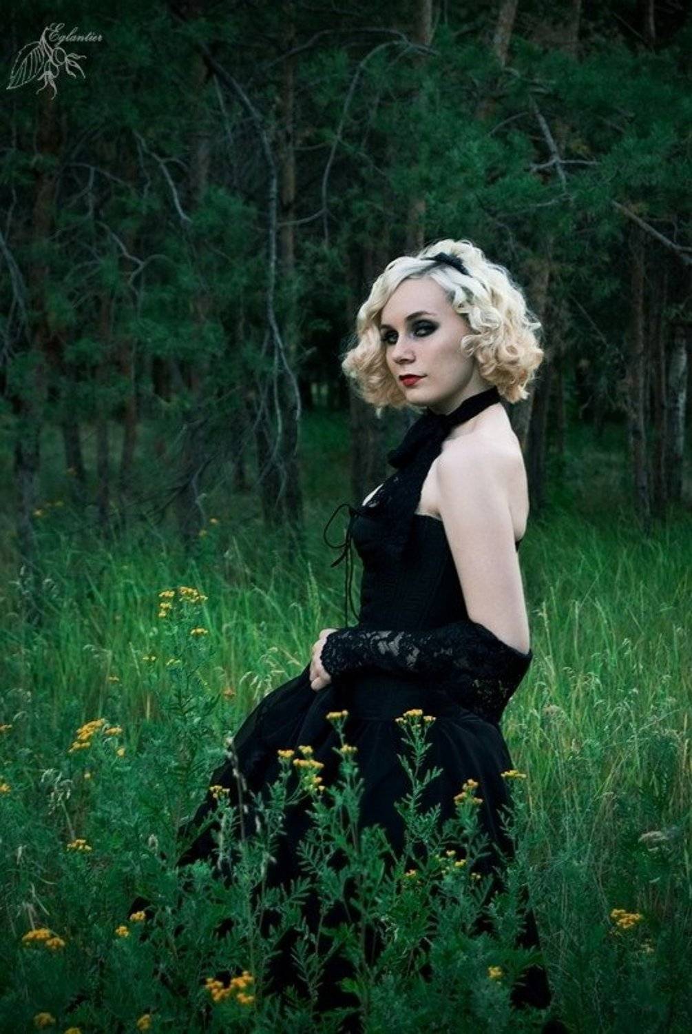 девушка, готика, лес, платье, трава, цветы, Ольга Глушкова
