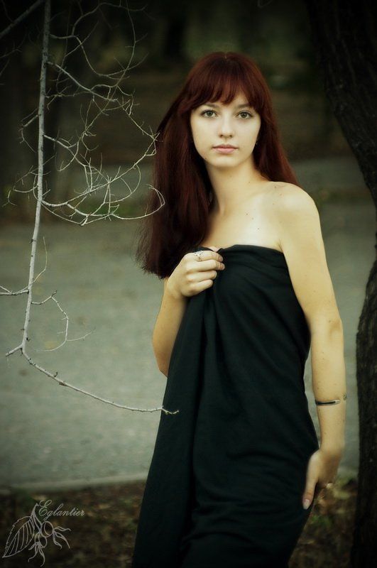 девушка, нереальность, классика, портрет, ветки, сухость Перед грозой фото превью