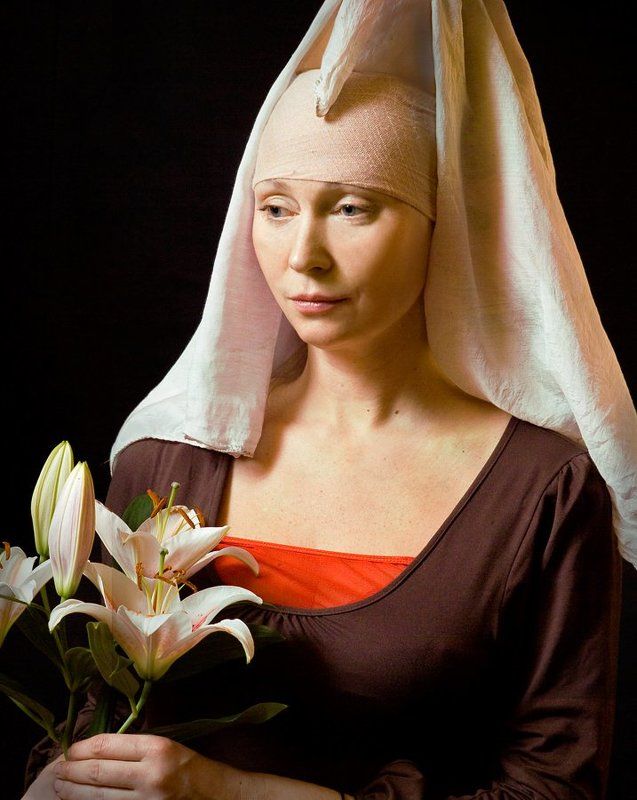 Женщина с лилией фото превью