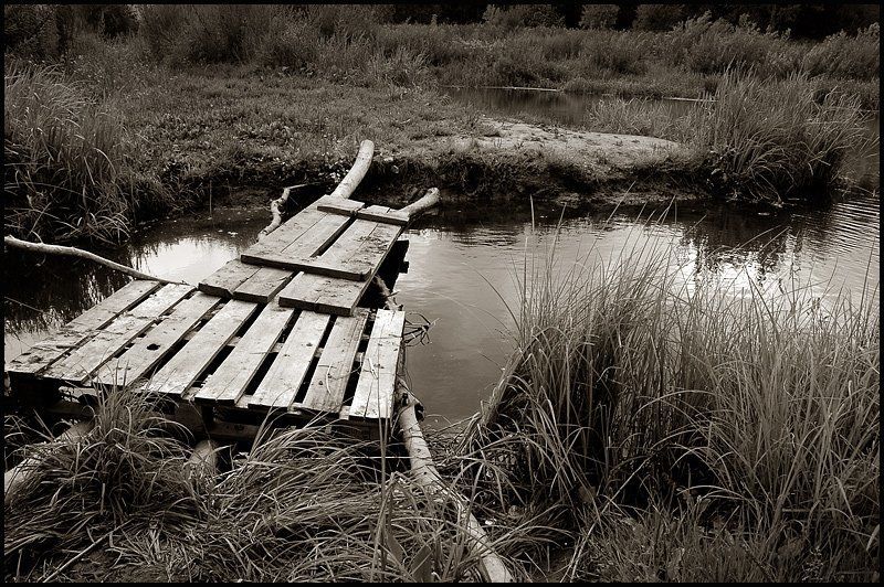 шаткий мост, росиия, лето, 2006 Так трудно порою бывает вернуться назад... фото превью