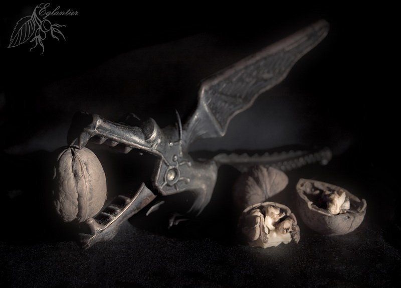 дракон, щелкунчик, орехи, орехокол, ссср, дизайн, натюрморт Я сторожу этот клад... фото превью