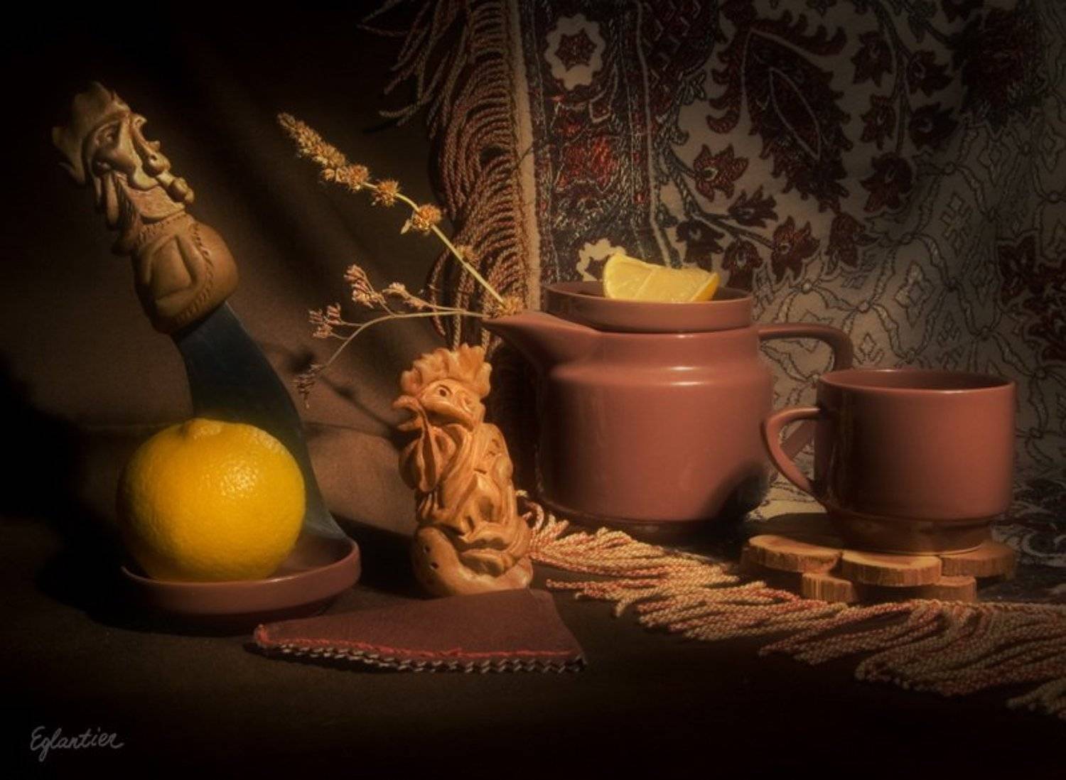 петухи, резьба, дерево, хэндмейд, чайник, чашка, лимон, натюрморт, Ольга Глушкова