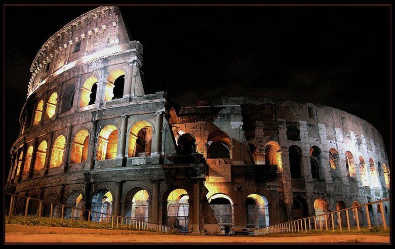 рим, колизей в ночи.. фото превью