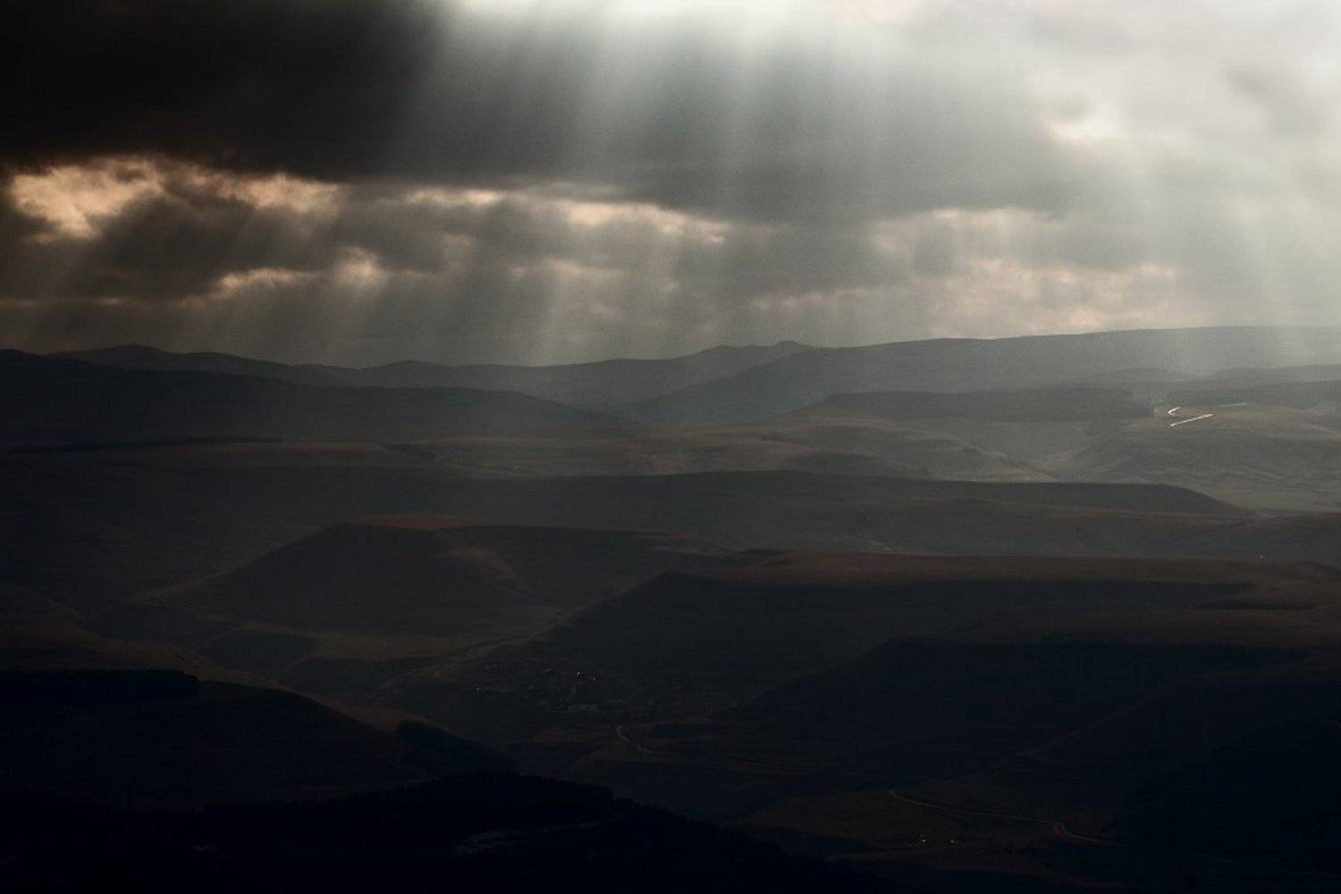 кисловодск, ущелье реки берёзовая, холмы, тучи, лучи, 2008, Kaiser Sozo