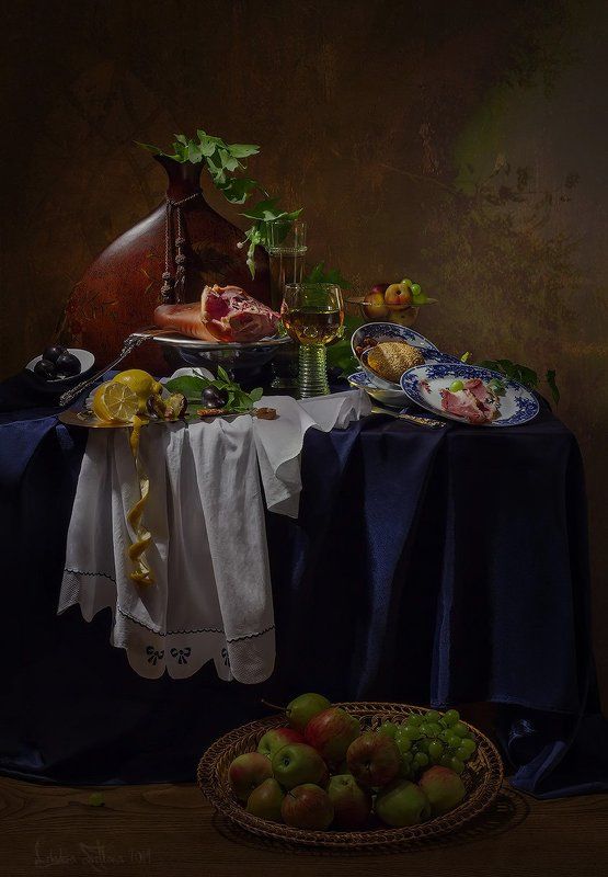 Натюрморт в голландском стиле с мясом и фруктами фото превью