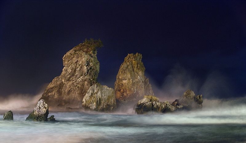 Waving in the night фото превью