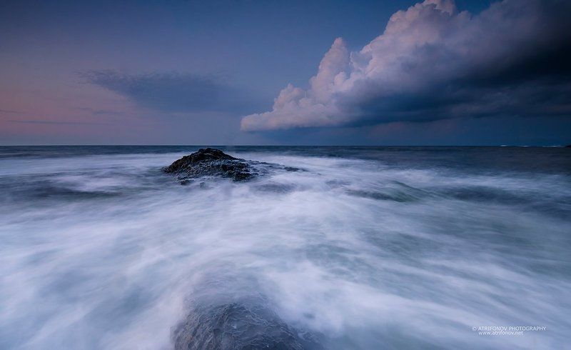 Minutes before the storm фото превью