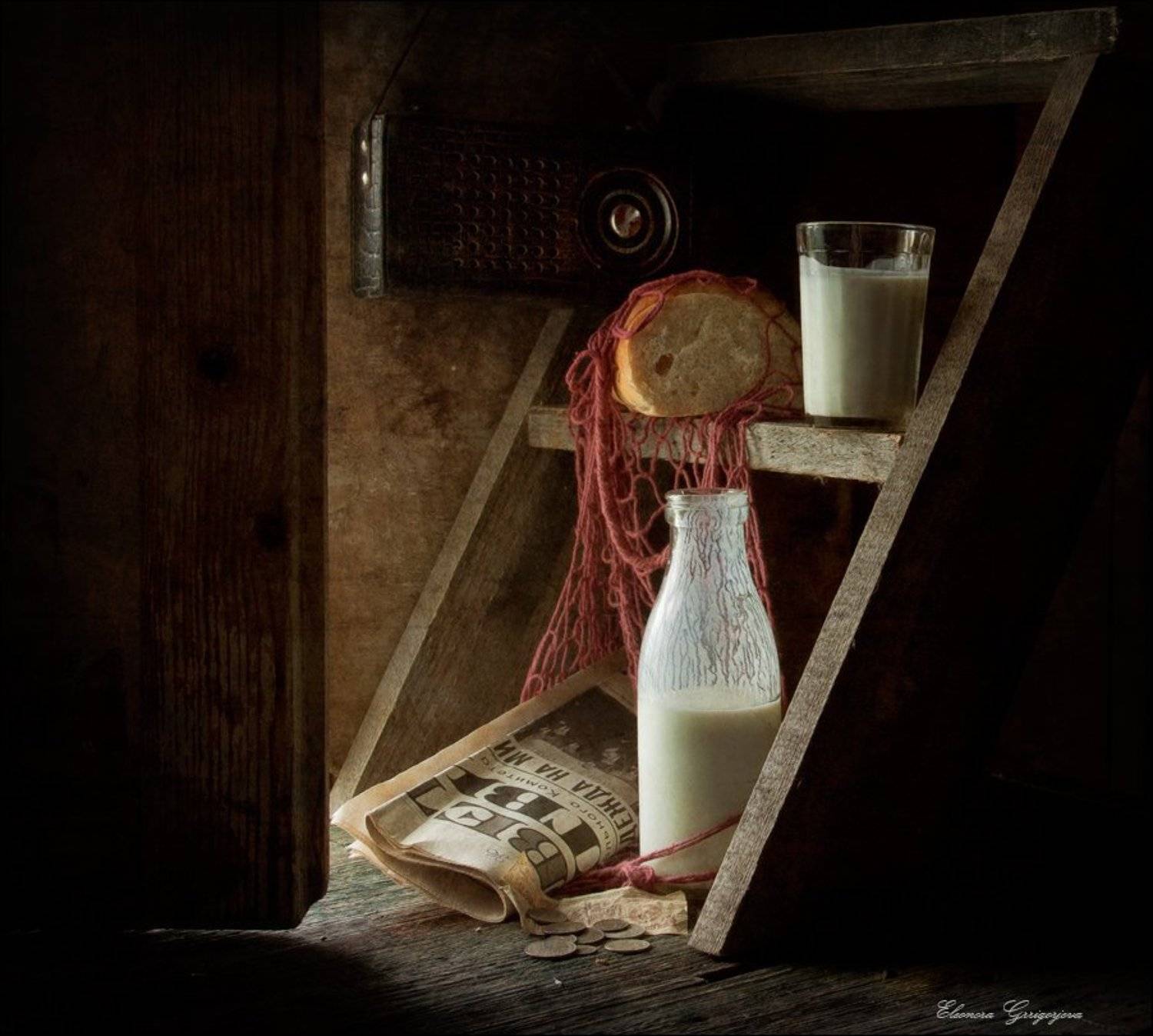 Бутылка кефира, Натюрморт, Ностальгия, Полбатона, Приёмник Селга, Ретро, Советская газета, Советские деньги, СССР, Стакан кефира, Eleonora Grigorjeva