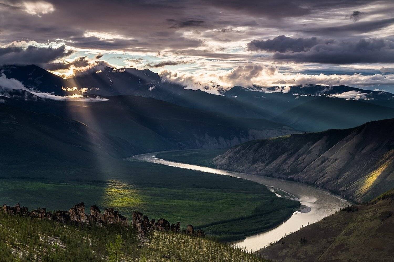 Закат, Индигирка, Кисиляхи, Лучи, Оймяконский улус, Хребет черского, Якутия, Кирилл Уютнов