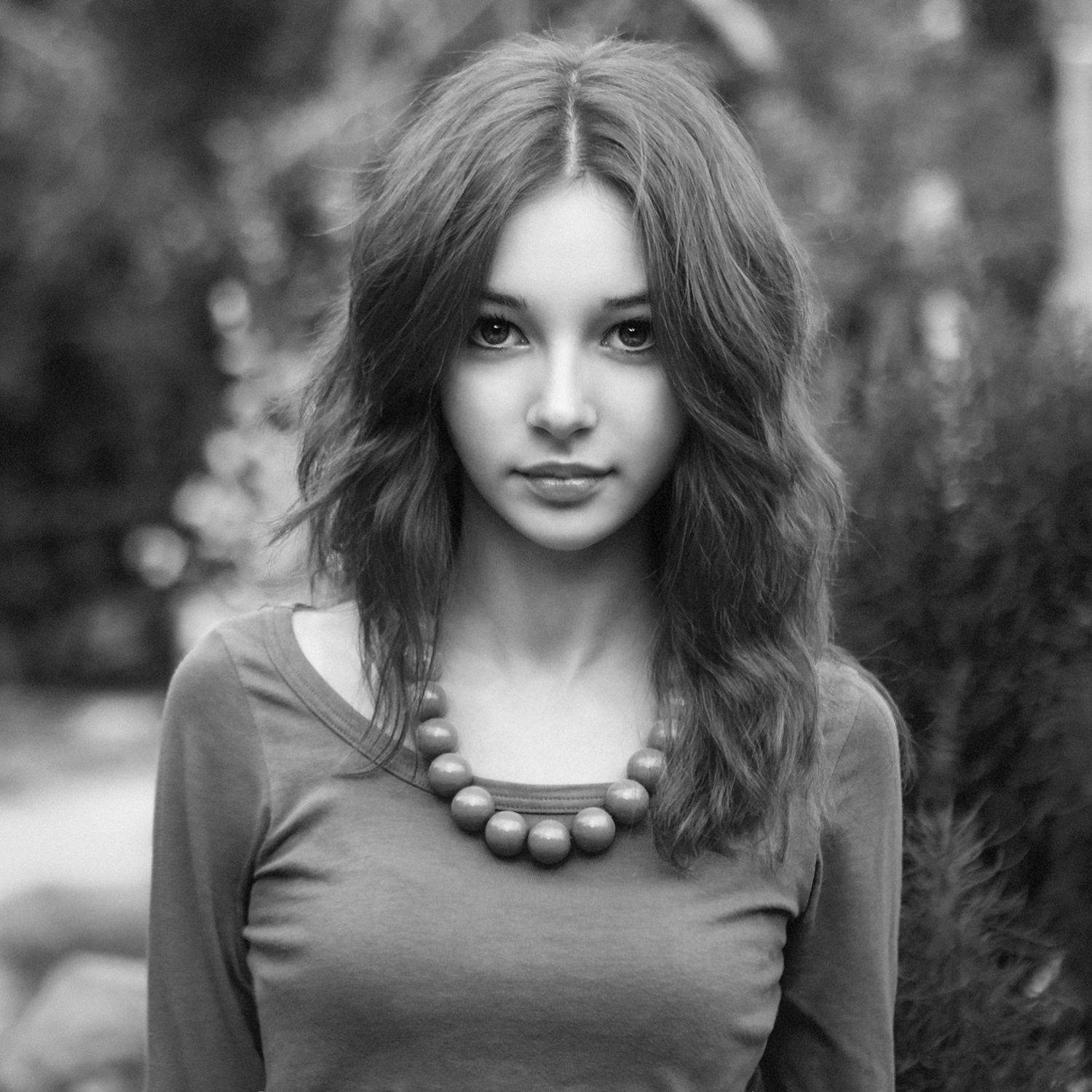 портрет, девушка, женский портрет, смотрит в камеру, черно-белое, Антон Лихач