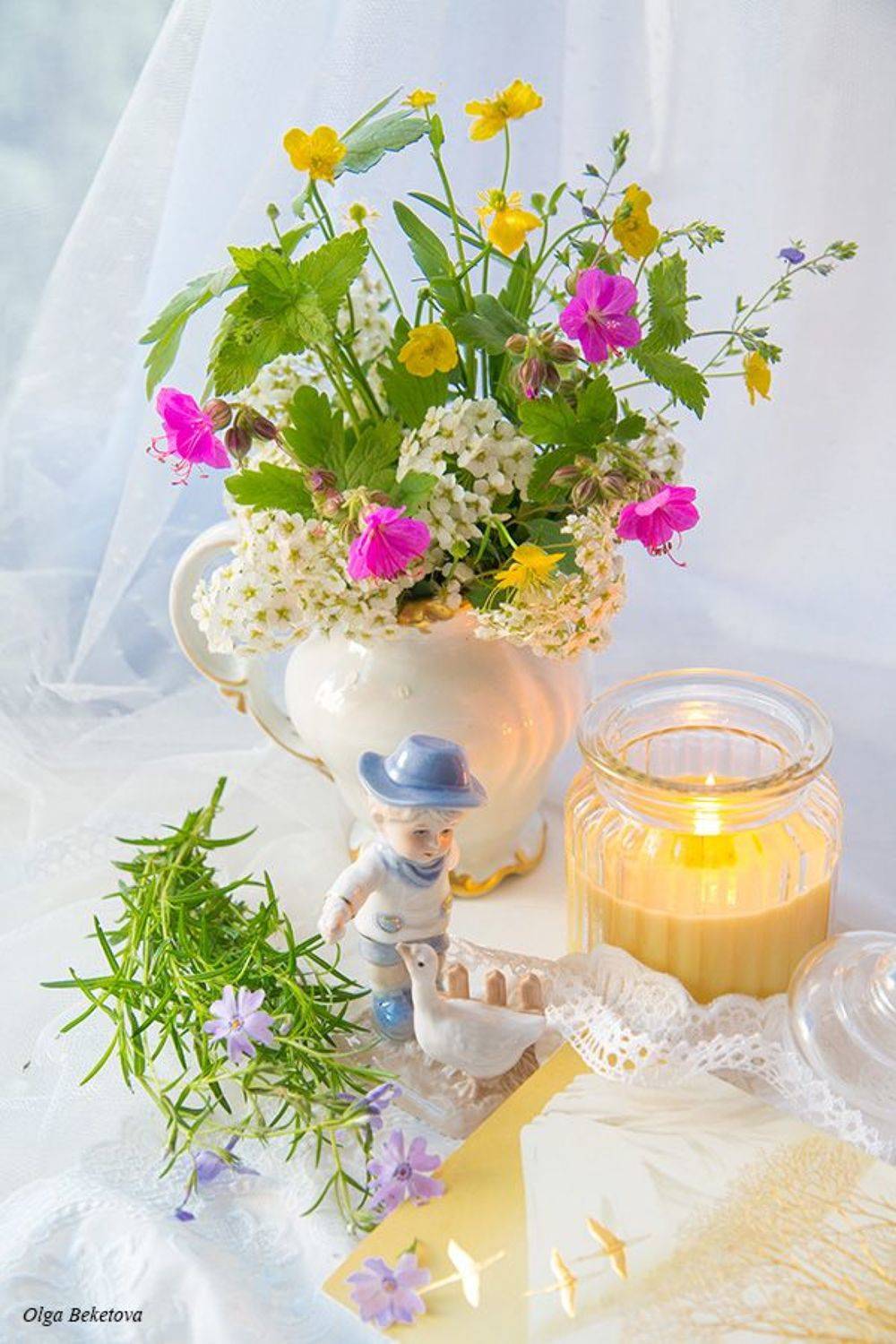 композиция натюрморт, цветы, статуэтка, Бекетова Ольга