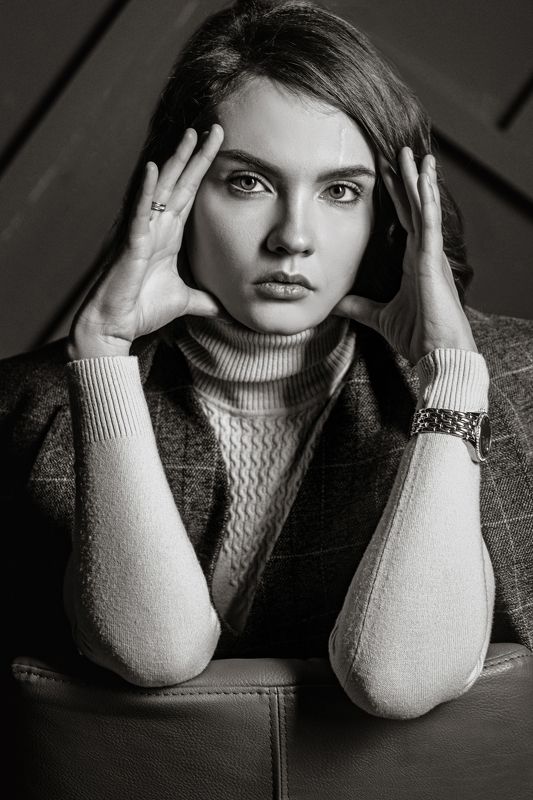 one person  one woman only  female  one adult only  young woman  woman  portrait  looking at camera  beautiful woman  people  фото превью