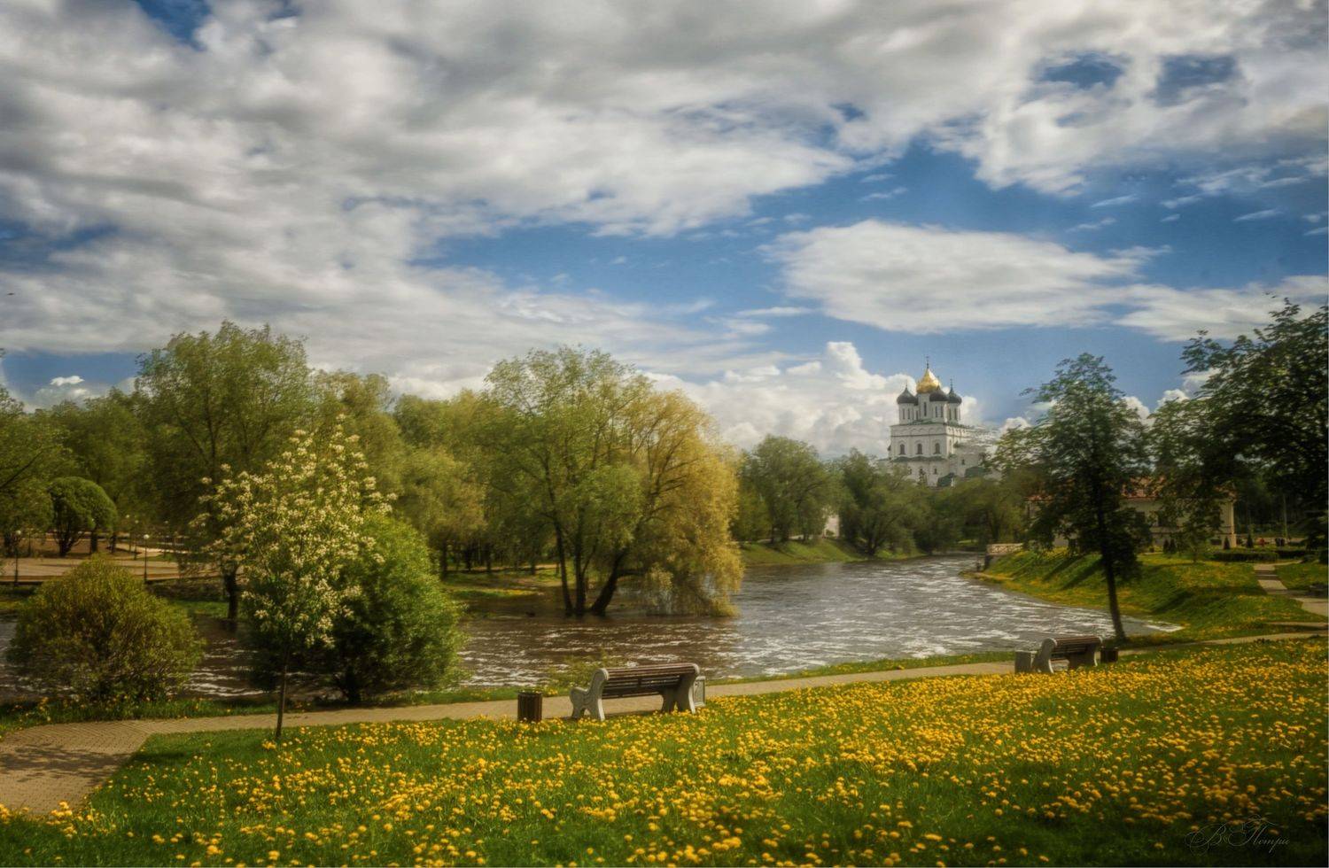река, деревья, скамейки, храм, Вера Петри