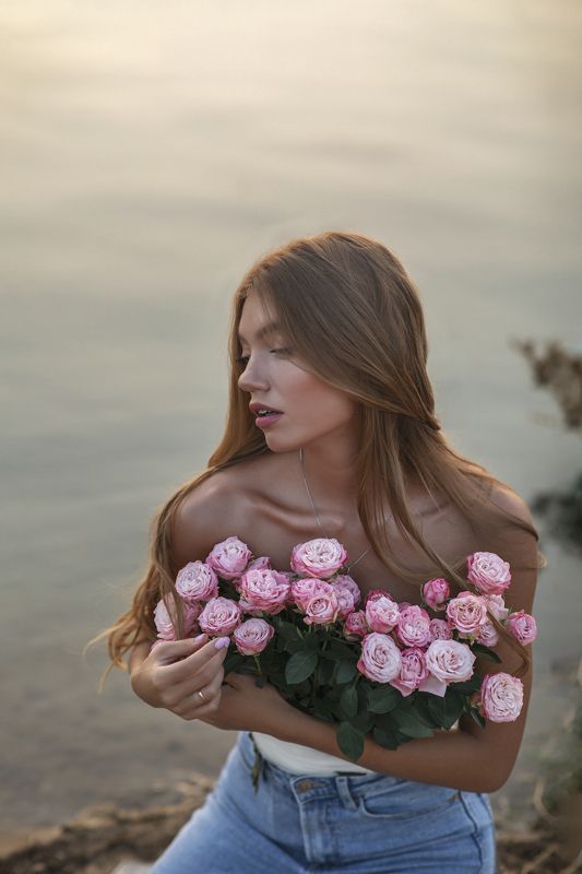 девушка закат озеро невеста гламур красота в глазах смотрящего фото превью