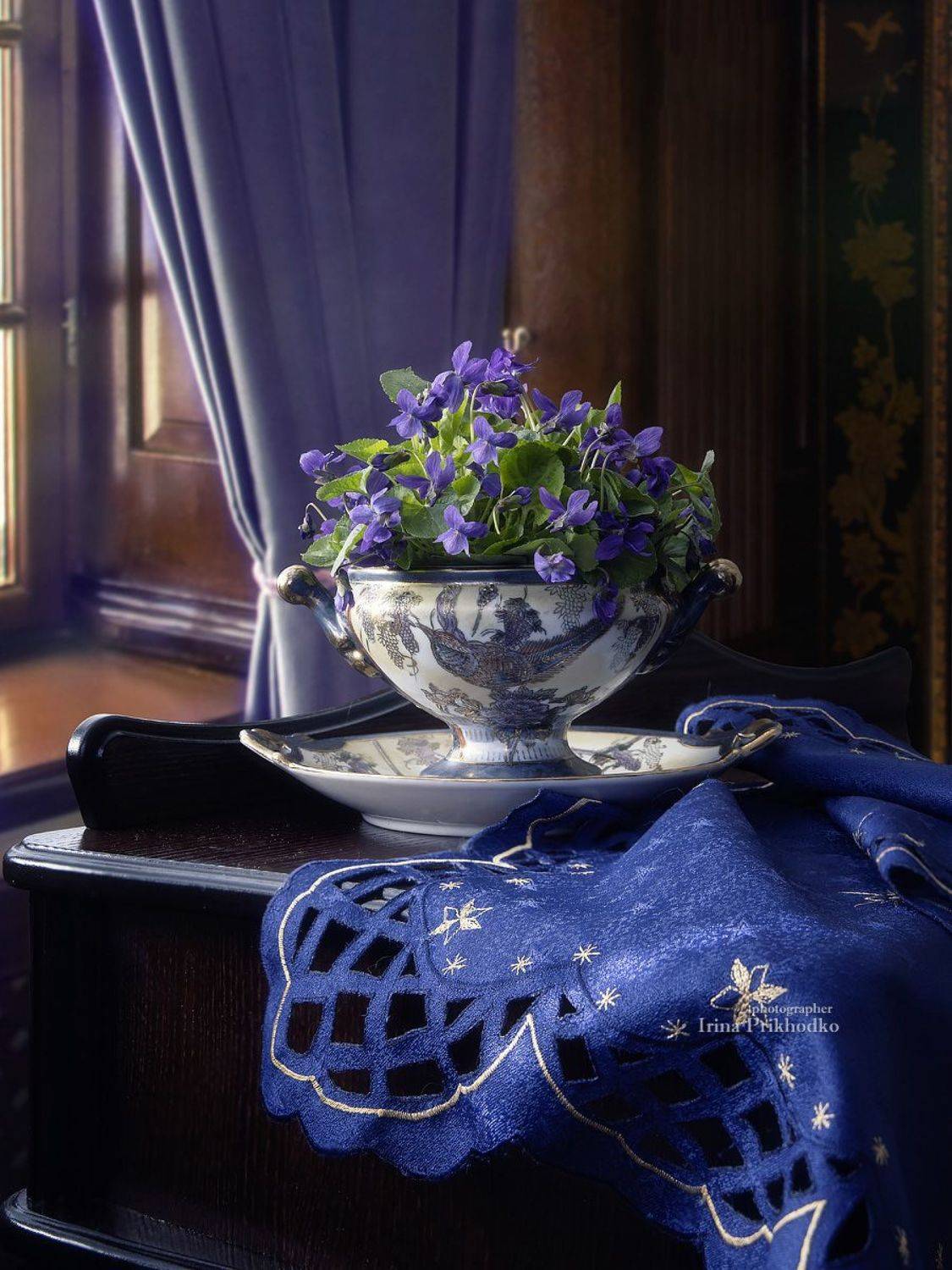 натюрморт, букет, цветы, весна, фиалки, интерьер, Приходько Ирина