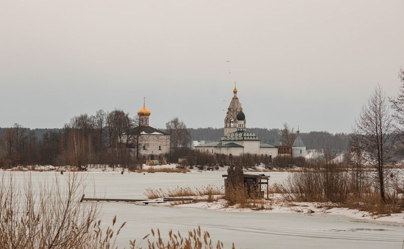 Свято-Троицкий Острово-Езерский женский монастырь весной г. Ворсма фото превью
