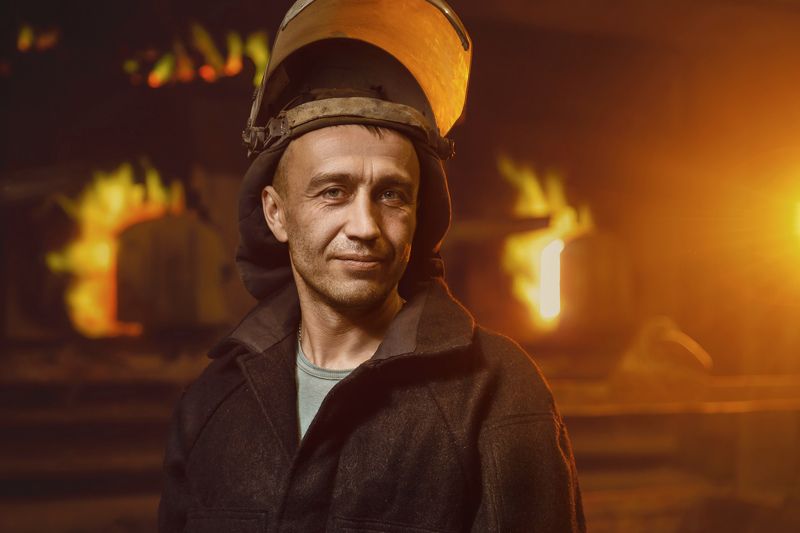 Портрет плавильщика фото превью