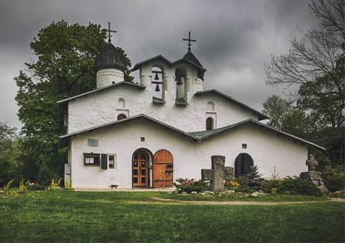 Псков. Церковь Покрова от Пролома