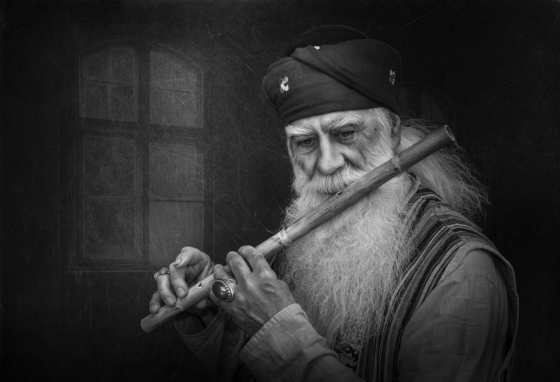 #Hand #Beard #Flash photography #Black-and-white #Cap #Wrinkle #Moustache #Monochrome photography #Monochrome #Facial hair  Listen to this reed how it complains фото превью