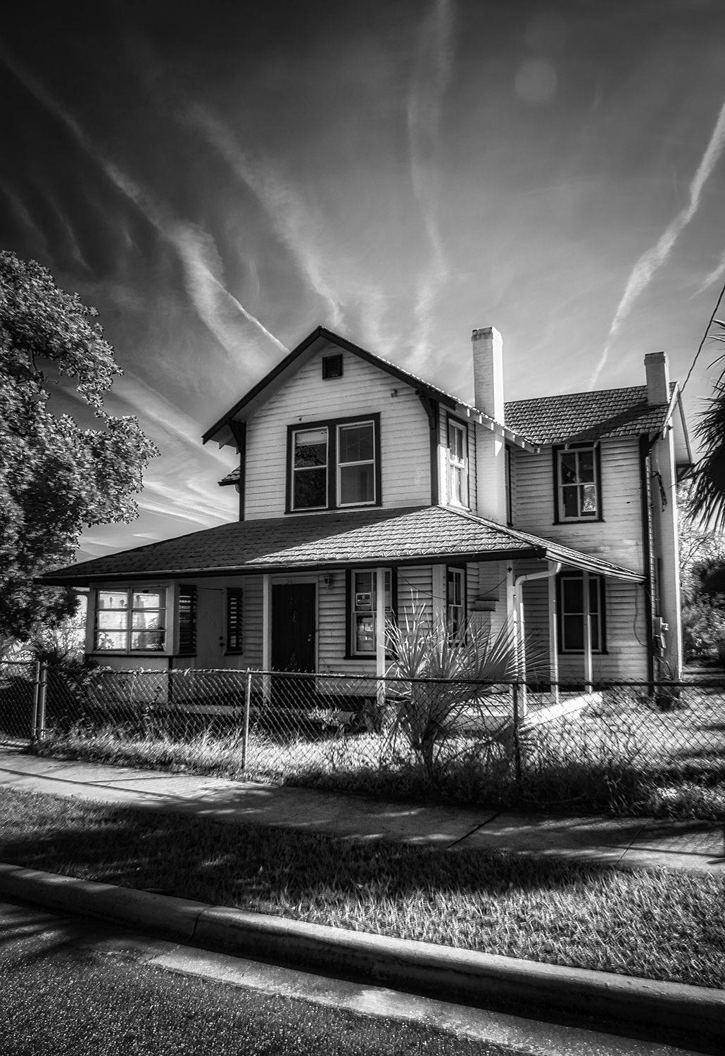 BLACK & WHITE, HOUSE, Raymond Asiala