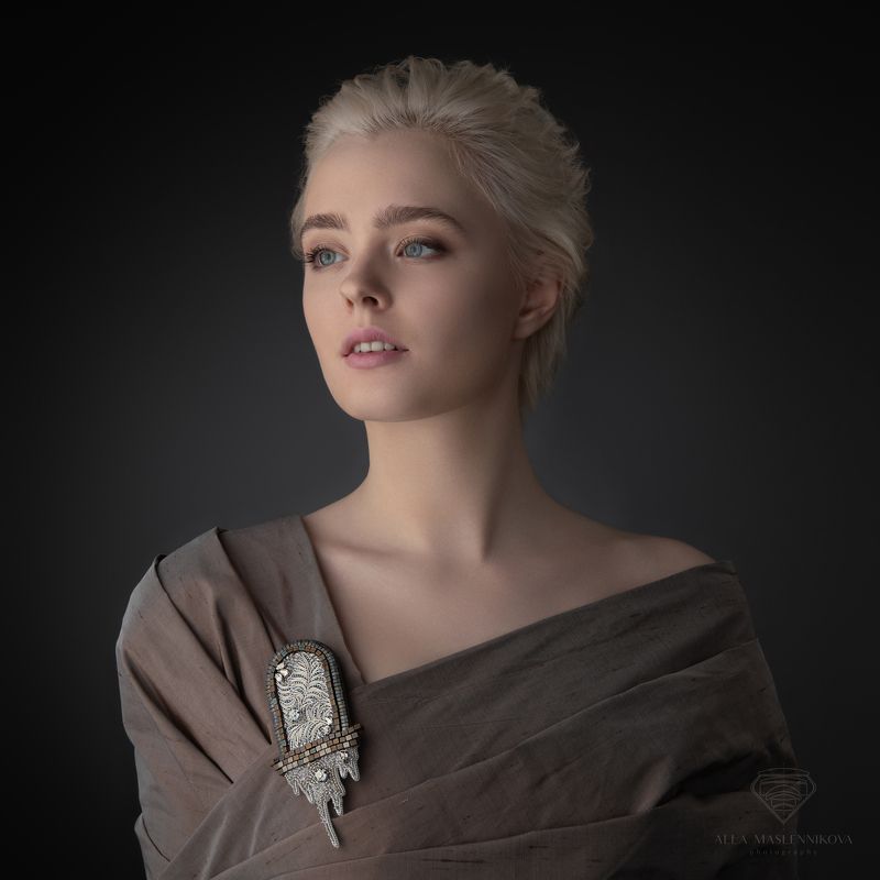 brooch, model, portrait, jewelry, blond  Frozen Window фото превью