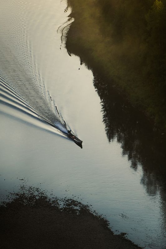 Лодка на реке Усьва фото превью