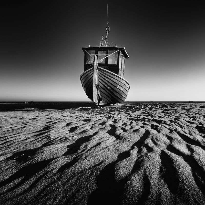 beach, boat, morning, sea On the beach фото превью