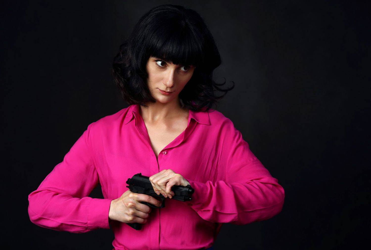 девушка, оружие, пистолет, революционер, портрет, брюнетка, безумие, одержимость, красивая, актриса, образ, вгляд, Игорь Парсаданов