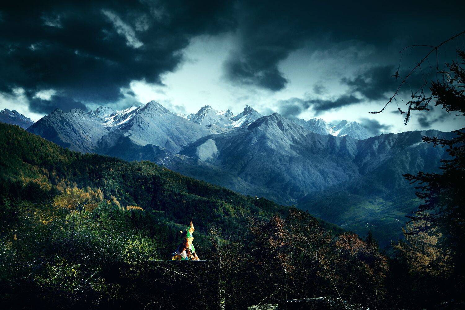 雪山  小镇, 吴 微雨墨烟鸿