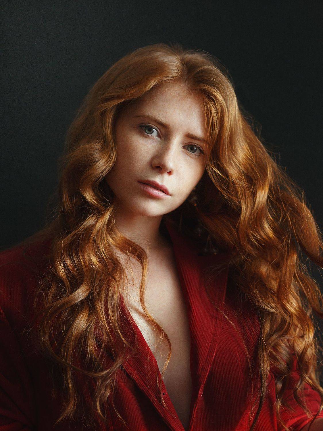 Рыжая, веснушки, длинные волосы, кудри, зеленые глаза, студия, девушка, взгляд, магия, Оксана Ведмеденко