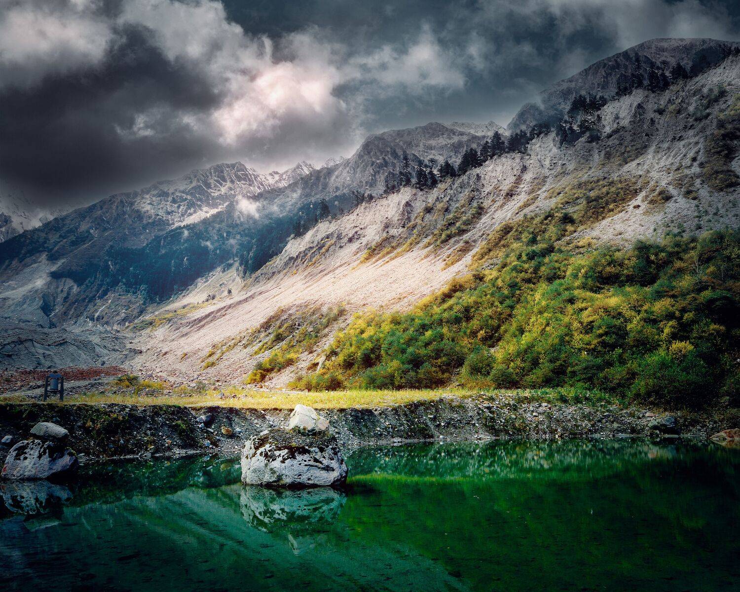 雪坡绿波, 吴 微雨墨烟鸿