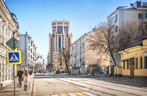 Вид на высотку на Павелецкой