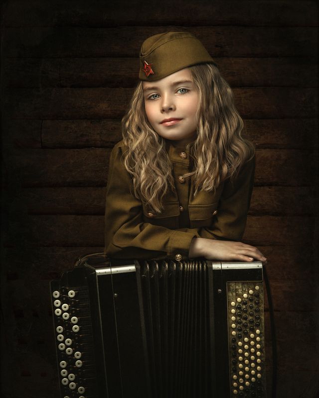 fine art, девочка, студия, художественное фото, портрет, дети, война, постановочное фото, баян, пилотка, военная форма, землянка, звезда, ссср, победа Василёк (дух прошлого) фото превью