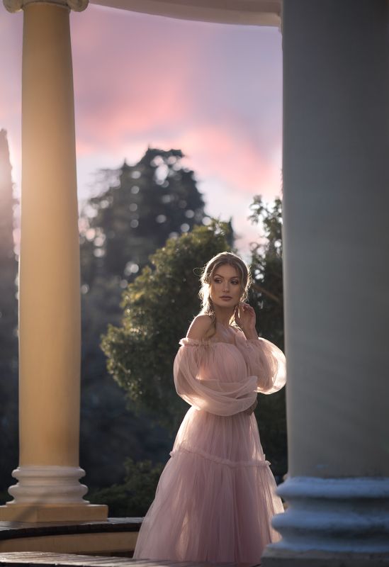 девушка закат парк пышное платье невеста классическая архитектура вечер Кристина фото превью