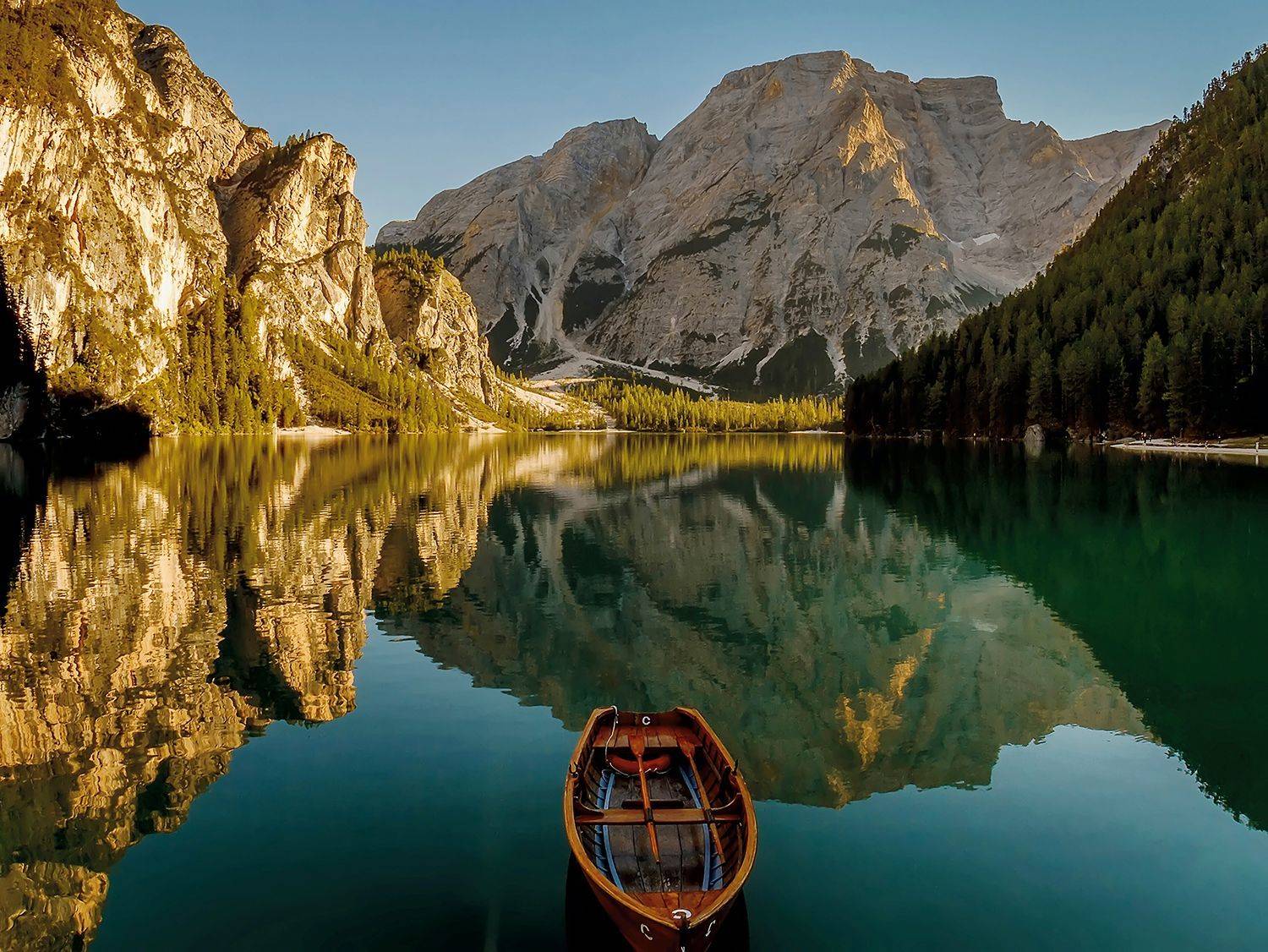 италия,доломиты,озеро,горы,лодка, Денисов Игорь