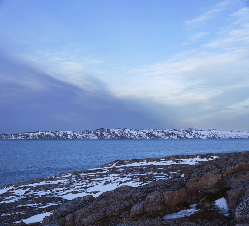 пейзаж, небо, вода, Баренцево, море, облака, синее, вечер, камни, снег, весна, зима, март, север, Териберка, Кольский, Лодейное Синева северного марта фото превью