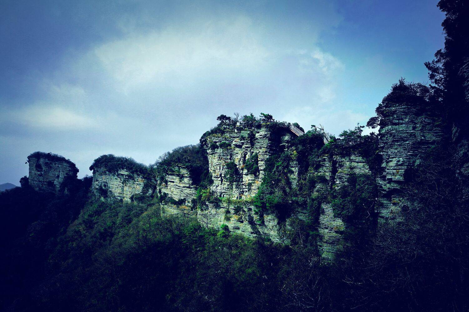 米仓山影, 吴 微雨墨烟鸿