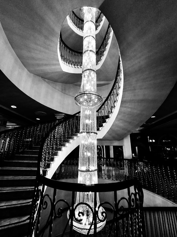 STAIRCASE фото превью