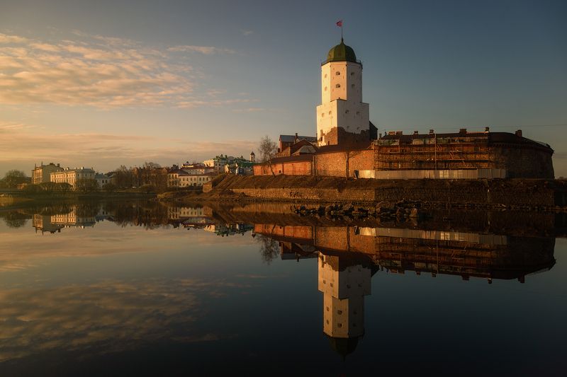 Весеннее утро в Выборге с видом на замок. фото превью