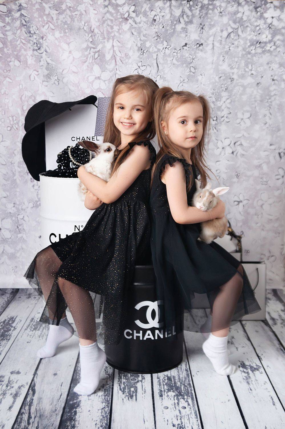 familyphoto, love, baby, family, babyphoto,  children, childrenphoto, childrenphotography, девочка, малышка, детский портрет, модница, chanel, студийный портрет, портрет девочки, детская фотосессия, студийная фотосессия, фотосессия, сёстры, Фалько Ману
