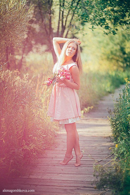 Городской пейзаж, Девушка, Камыш, Лето  фото превью