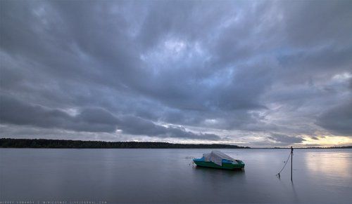 Хмурилось утро