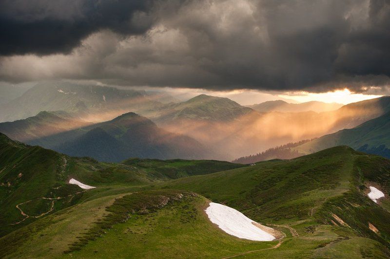 Лучи уходящего солнца фото превью