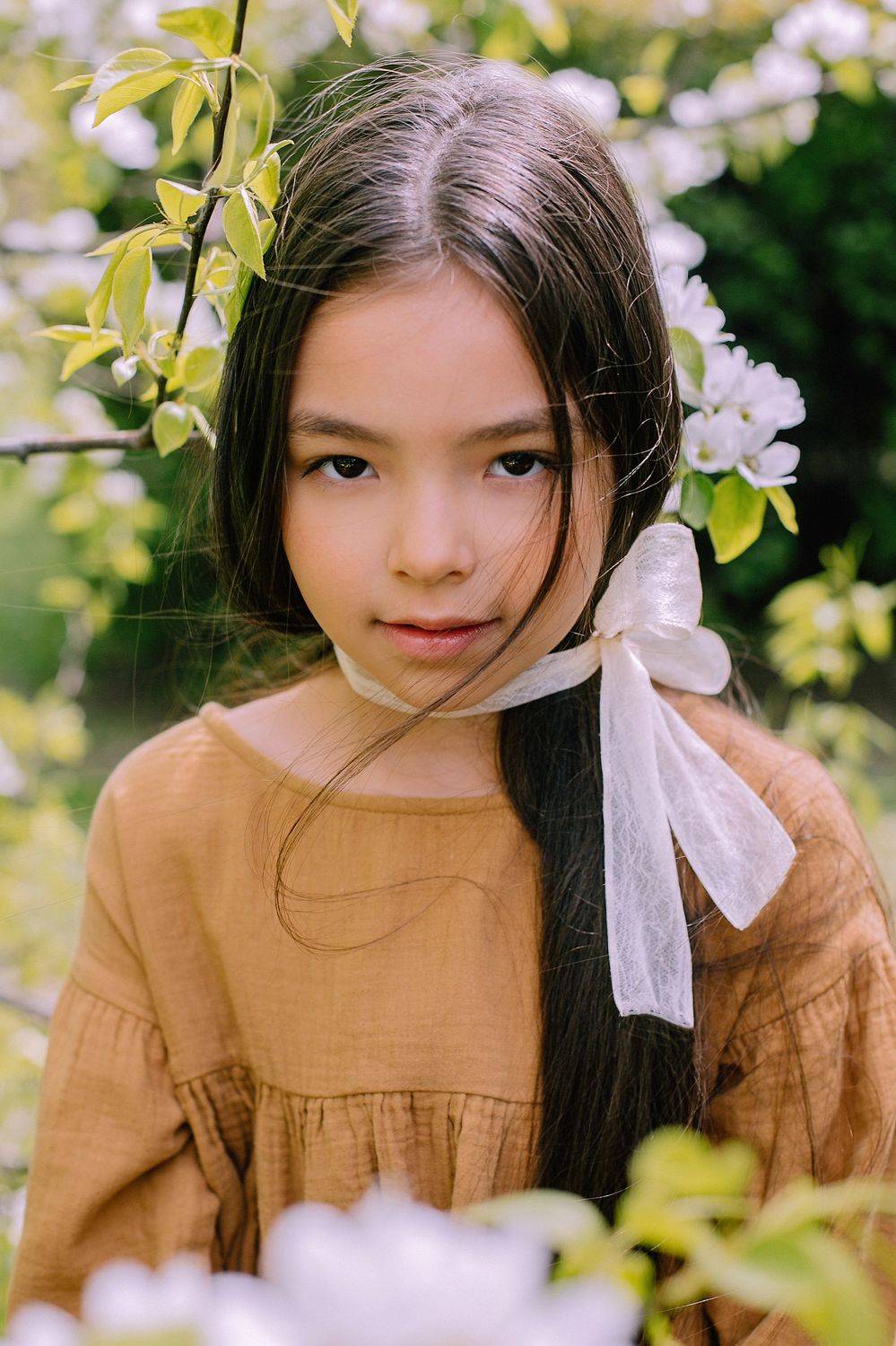 девочка, ребенок, портрет, детский портрет, портрет девочки, глаза. детское портфолио,весна,цветы,цветение, Светлана