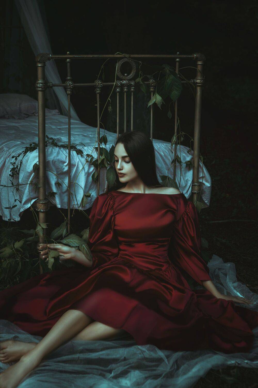 lady, woman, red, model, drreeam, nature, bed, bedroom, forest, art, fine art, dark, goth, gothic,, Катерина Клио
