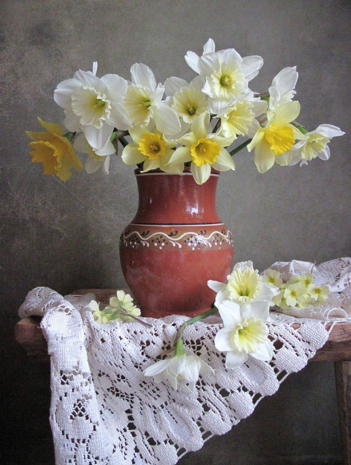 цветы, букет, нарциссы, крынка,керамика,салфетка, Наталия Тихомирова