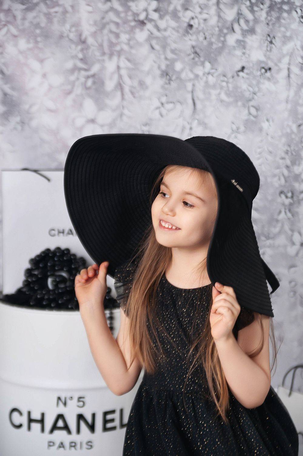 familyphoto, love, baby, family, babyphoto, children, childrenphoto, childrenphotography, девочка, милашка, малышка, детский портрет, модница, chanel, студийный портрет, портрет девочки, детская фотосессия, студийная фотосессия, фотосессия, Фалько Ману