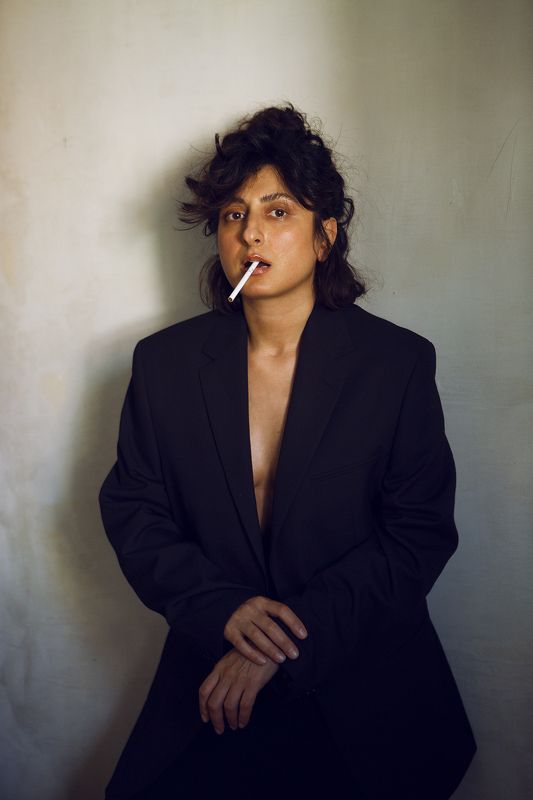 женский портрет, женщина, портрет, сигарета, взгляд  фото превью