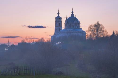 На закате у Троицкой церкви в Гусь-Железном