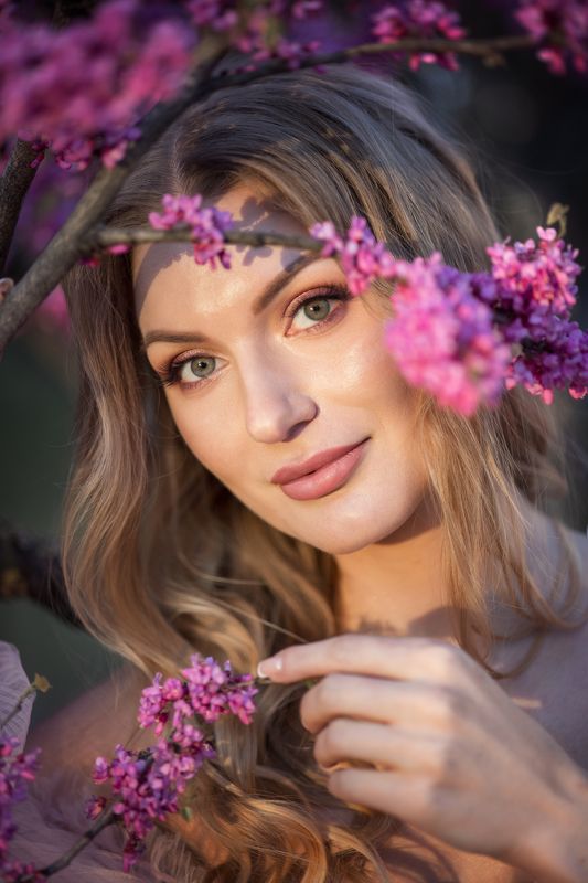 цветение парк фуксия блондинка цветущий сад закат весна цветы элегантность грация красота Кристина фото превью